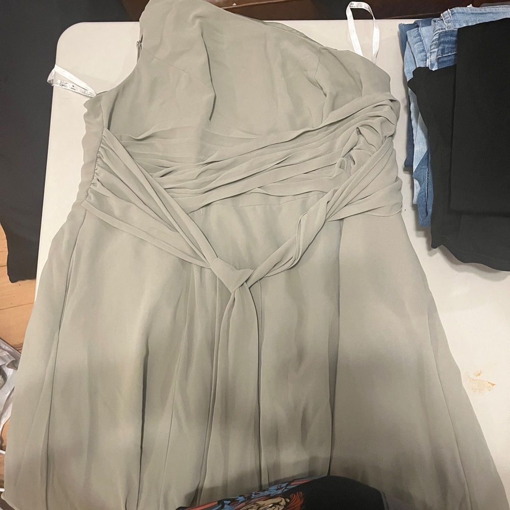 Chic One-Shoulder Dress in Light Gray